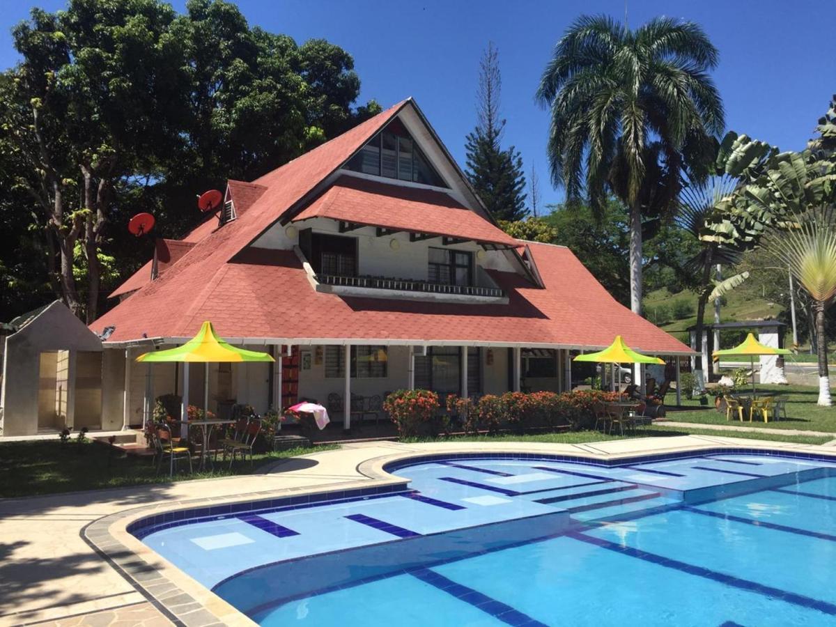 Finca Hotel Pinares ラ・ピンタダ エクステリア 写真